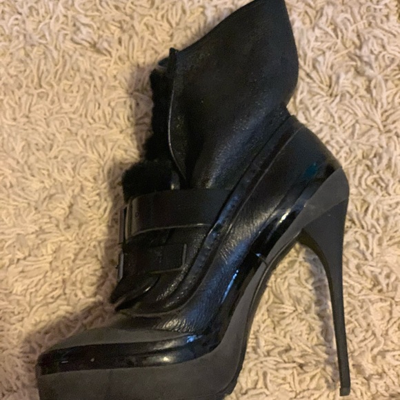 BURBERRY BOOTS. Size 38.5 fits like. 7.5 - Picture 3 of 6